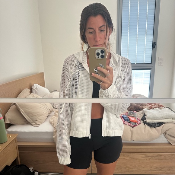 Lululemon perforated white jacket size 6. Unworn ! - Picture 2 of 3